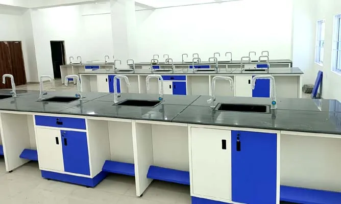 Medical College Chemistry lab table