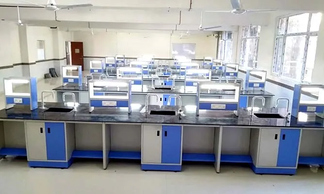 Medical College Chemistry lab table