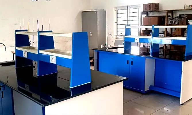  School chemistry lab table